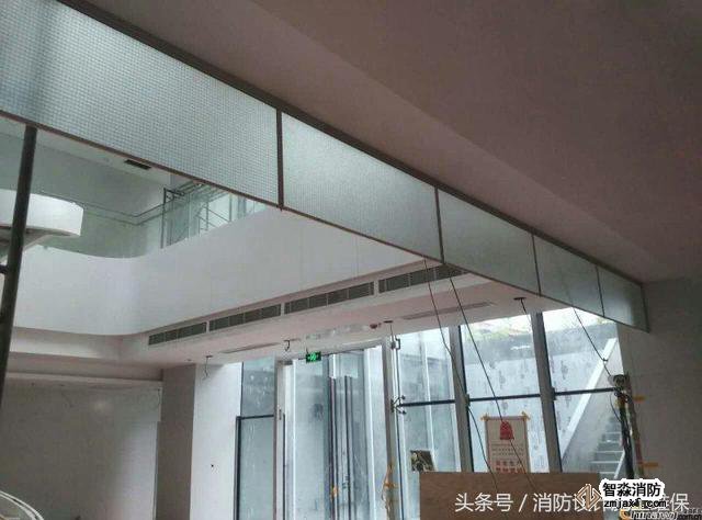 防煙系統(tǒng)之擋煙垂壁，地下汽車庫和商場常見