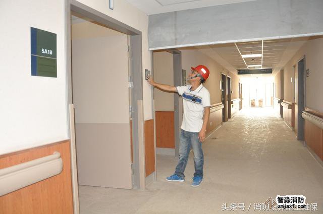 防煙系統(tǒng)之擋煙垂壁，地下汽車庫和商場常見